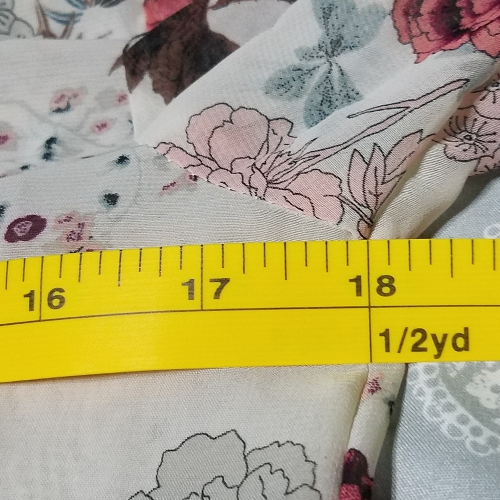 About a Girl Floral Blouse (A6) - Picture 5 of 6